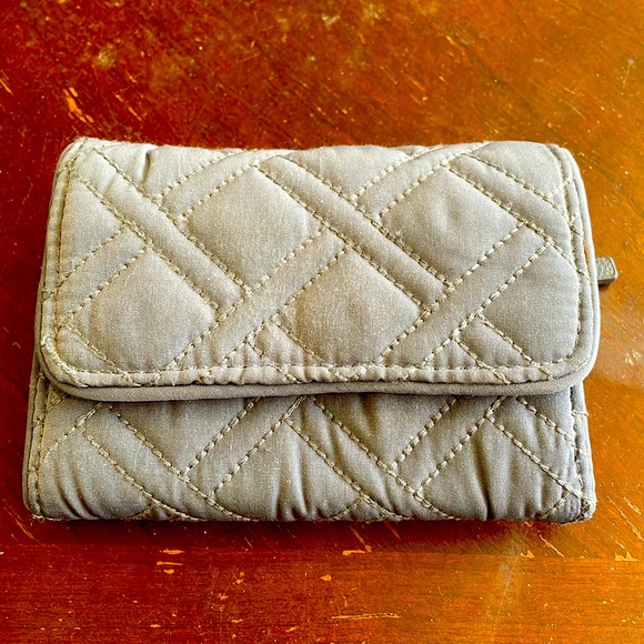 Vera Bradley tufted soft wallet - Picture 1 of 12